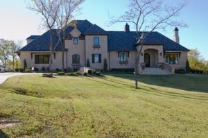 A large house with a large driveway.